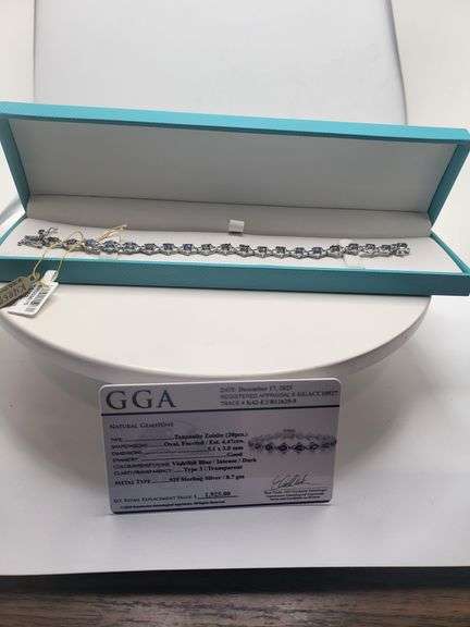 A true statement of elegance of Tanzanite and diamond Bracelet in Silver – GGA Certified. Set in lus