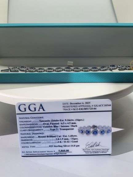 A true statement of elegance of Tanzanite and diamond Bracelet in Silver – GGA Certified. Set in lus