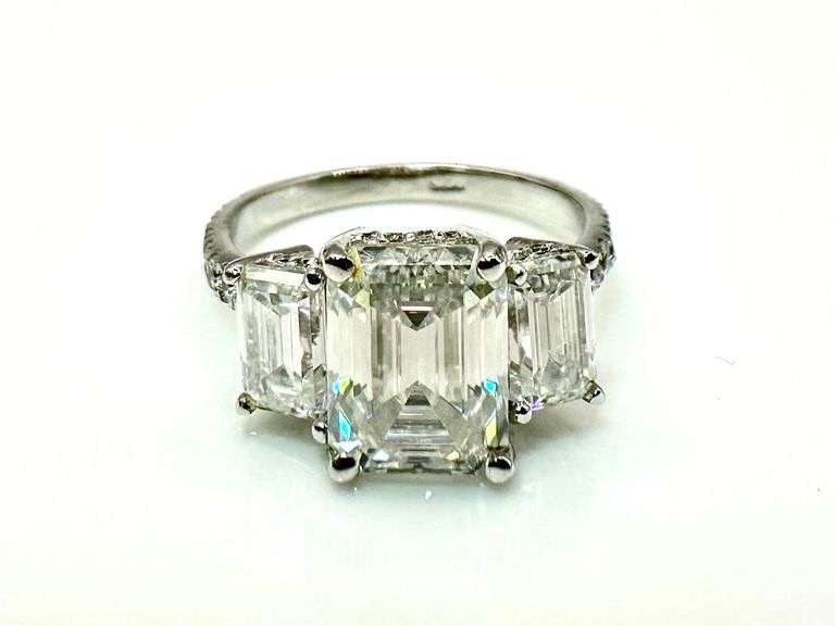 14 Kt White Gold Plate 5.5 Ct  VVs1 Emerald  Sparkling White Moissanite Ring