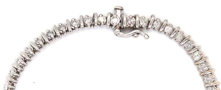 14kt White gold 1.15ctw diamond tennis bracelet