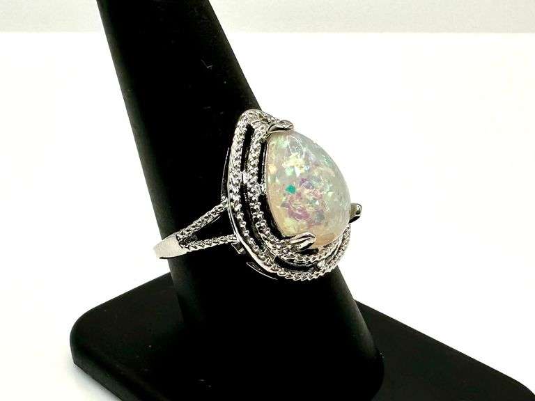 4.5 Ct Simulated Color Play Welo Opal Ring