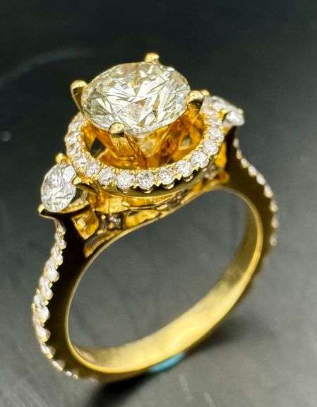 14K Yellow Gold Round Brilliant Cut Diamond Ring of 1.91ct