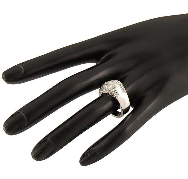 1.35ctw Round Diamond Horseshoe Style Dome Ring in 18K