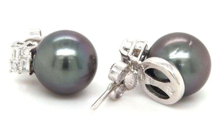 18kt White gold Tahitian and diamond earrings