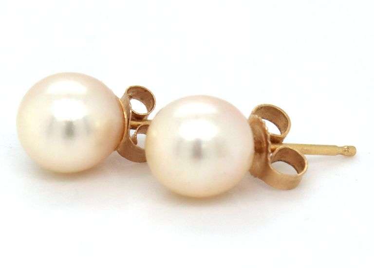 7mm Cultured pearl stud earrings in 14kt yellow gold