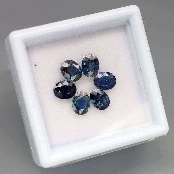 Excellent 2.79ct Royal blue Ceylon Sapphire set! Heated only!