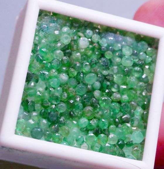 You get a beautiful mix of greens in this 20.72ct Emerald set!