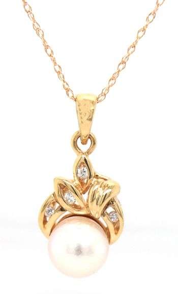 14kt Yellow gold 6.5mm pearl and diamond pendant on chain