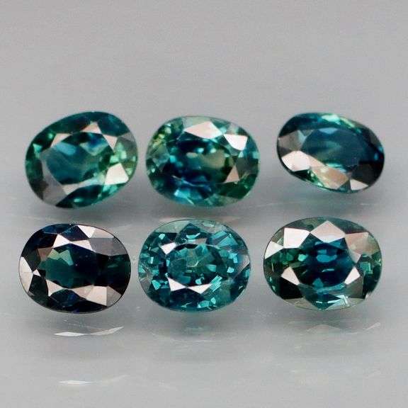 Heated only! 3.14ct blue green Sapphire set from Australia!