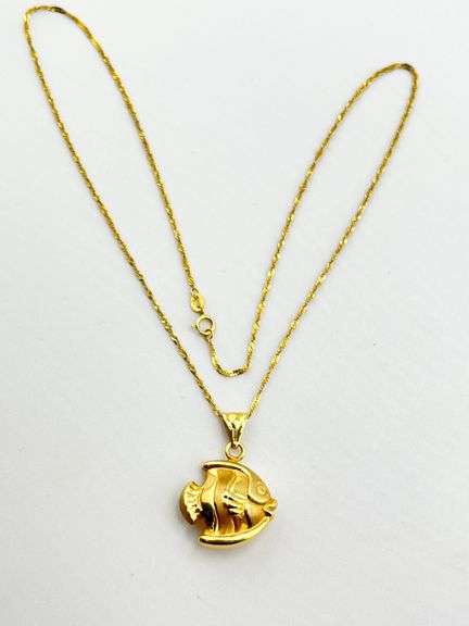 18KT Italian Yellow Gold Puffy Gold Fish Pendant With Twisted Curb Chain