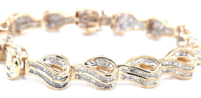 14kt Yellow gold 4.50ctw baguette diamond wave bracelet
