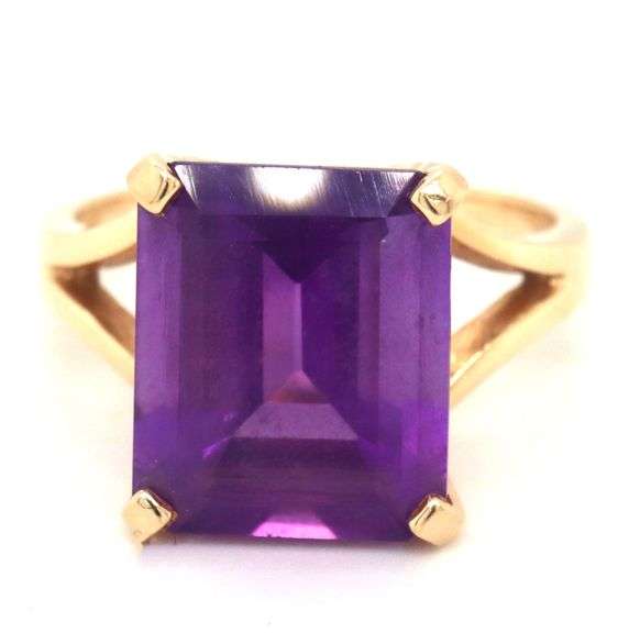 Regal Looking 14K YG Amethyst Ring