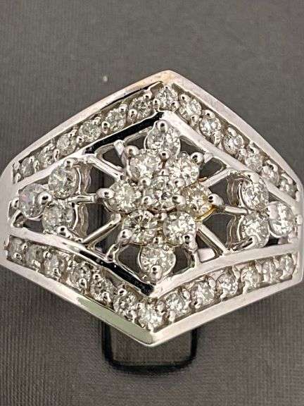 CERTIFIED 14K WHITE GOLD AND DIAMOND RING