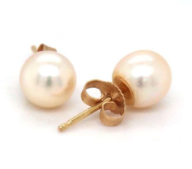 7mm Cultured pearl stud earrings in 14kt yellow gold
