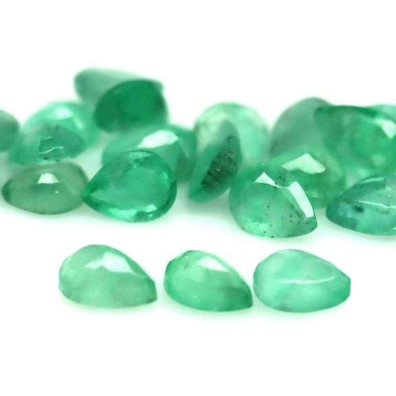 Bright emerald green 7ct 25pc Emerald set