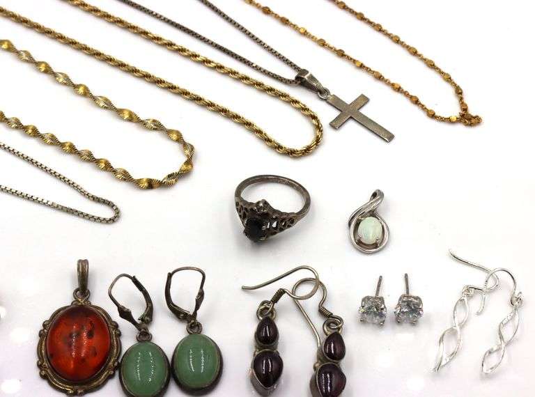 Group lot of Vintage 925 sterling silver jewelry