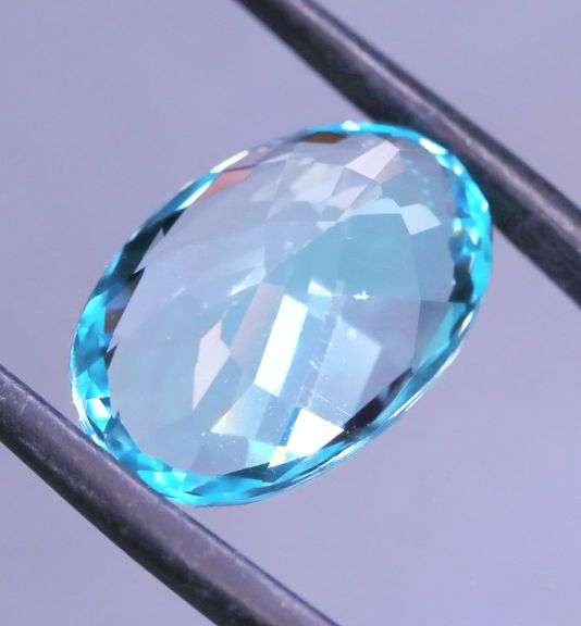 Full sparkle! 14.69ct VS grade Swiss blue Topaz!
