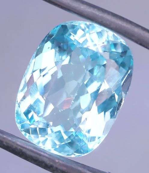 Superbly cut heavy flashing 14.02ct VS grade Swiss blue Topaz