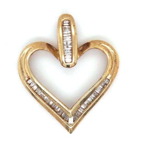 10kt Yellow gold diamond heart shaped pendant
