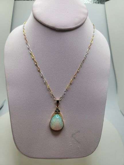 Extremely fine quality one Opal pendent in silver, GGA certfied, Size: 18