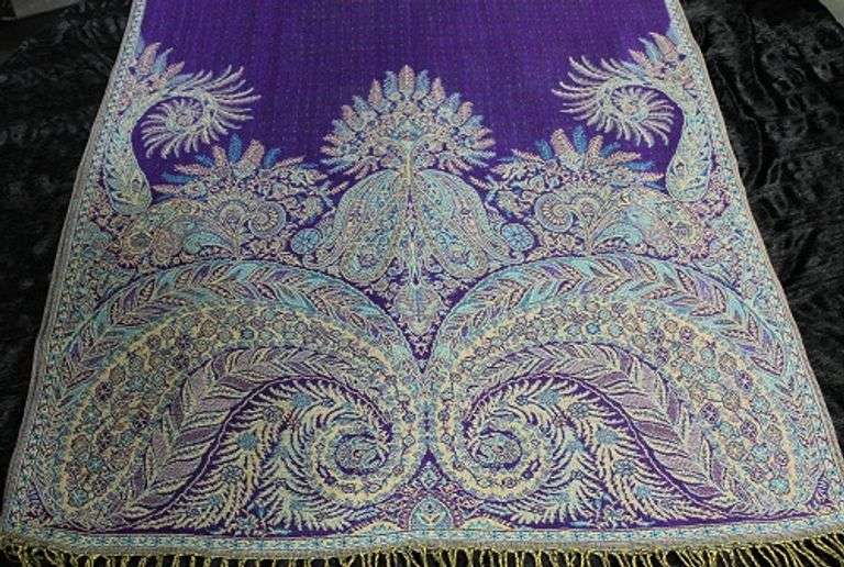 A Very Unique Design Lady's Scarf