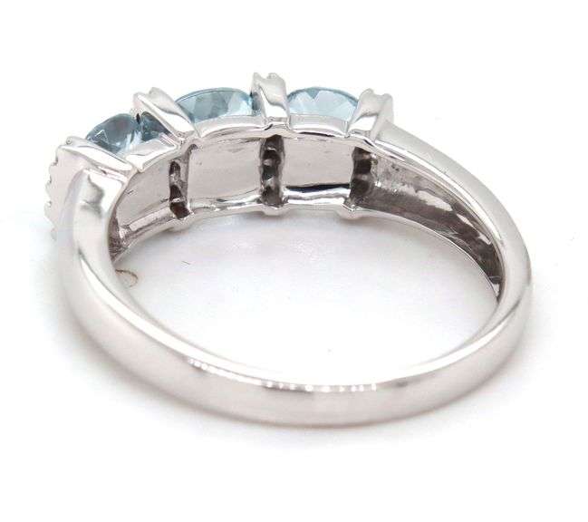 14kt White gold blue topaz and diamond ring