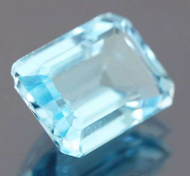 Stunning 9.48ct 13.8x10mm emerald cut  Swiss blue Topaz