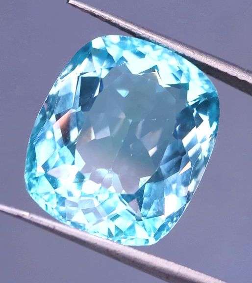 Superbly cut heavy flashing 14.20ct VS grade Swiss blue Topaz