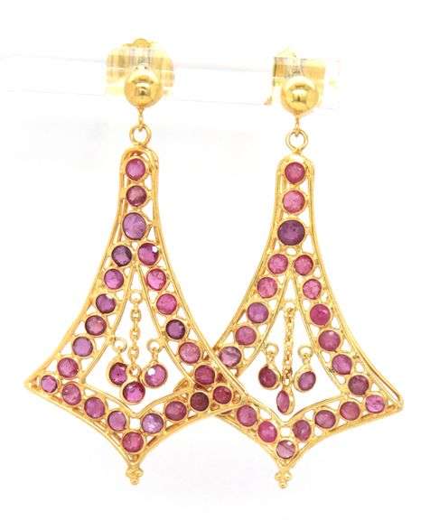 18kt Yellow gold ruby dangle earrings