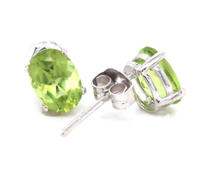 14kt White gold oval peridot stud earrings