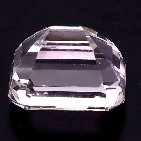 Super flashing! Untreated! 4.80ct bright pink Kunzite!