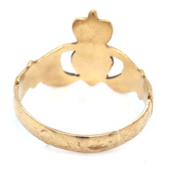 9kt Yellow gold crown two hands and a heart ring