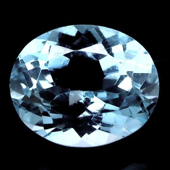 Brilliant 6.50ct oval cut sky blue Topaz