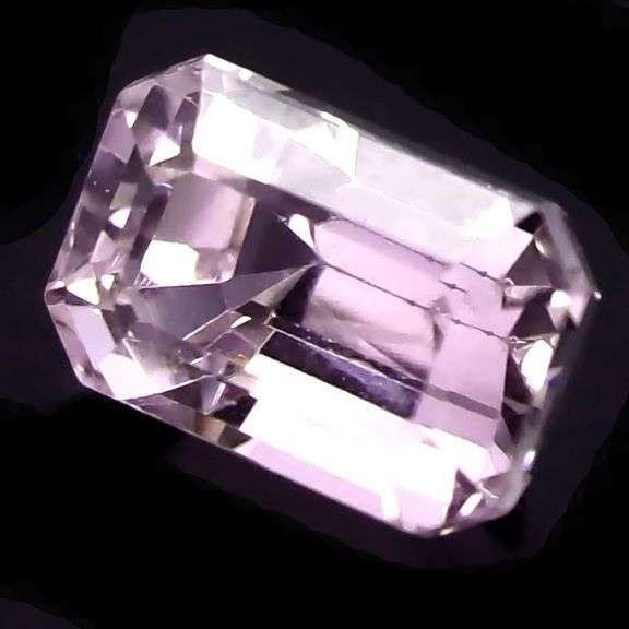 Super flashing! Untreated! 4.80ct bright pink Kunzite!