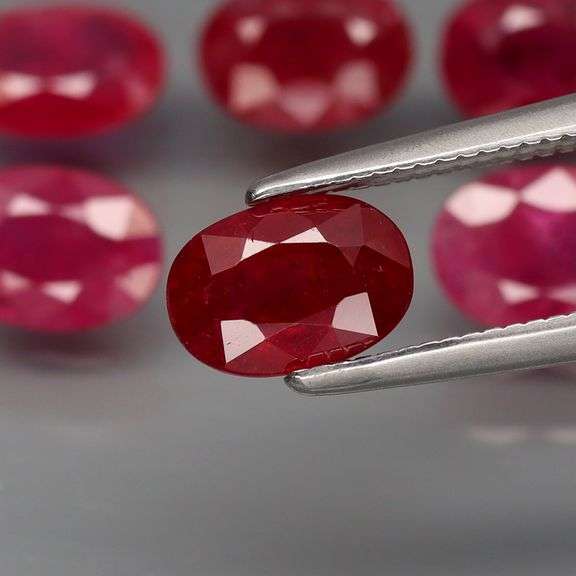 Deep color in this heavy 6.50ct PIGEONS BLOOD Ruby set!!!