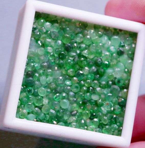 You get a beautiful mix of greens in this 21.33ct Emerald set!
