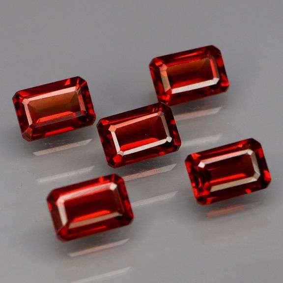 This is premium natural color! 4.01ct cherry red Garnet set!