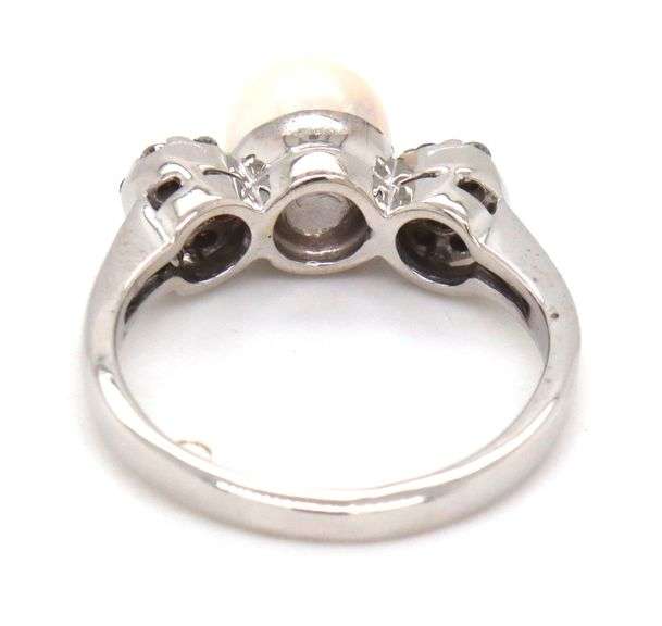 14kt White gold 6.5mm pearl and diamond cluster ring