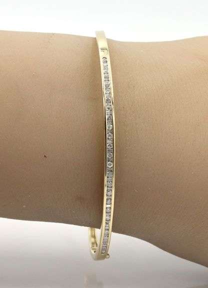 10kt Yellow gold 0.55ctw round brilliant cut and baguette bangle bracelet