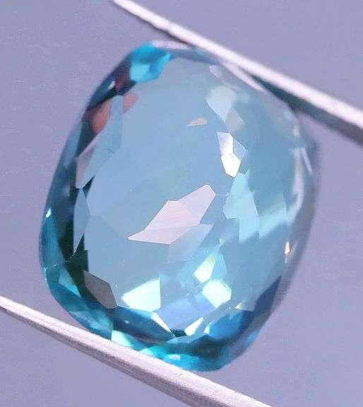 Superbly cut heavy flashing 14.20ct VS grade Swiss blue Topaz