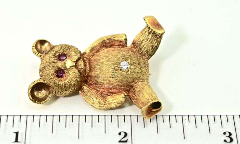 Loveable 18K Yellow Gold Teddy Bear Brooch