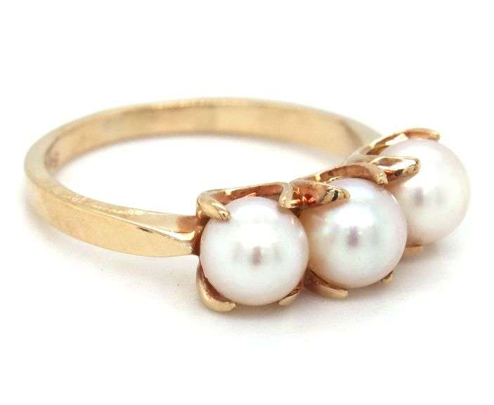 10kt Yellow gold 6mm white fresh-water pearl 3 stone ring