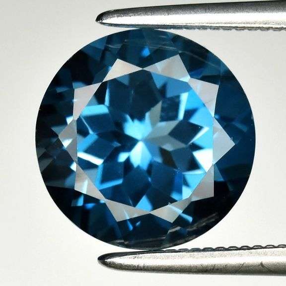 Top London blue 3.26ct 9x6mm Brazilian Topaz solitaire
