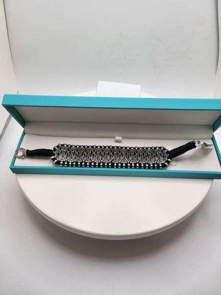 Beautiful Sapphire Bracelet with Diamond Studs