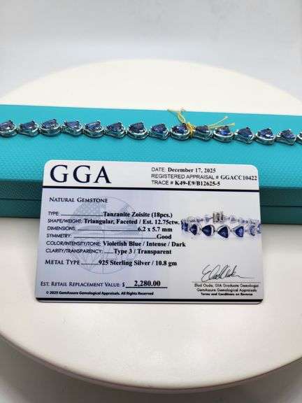 A true statement of elegance of Tanzanite Bracelet in Silver – GGA Certified. Set in lustrous silver