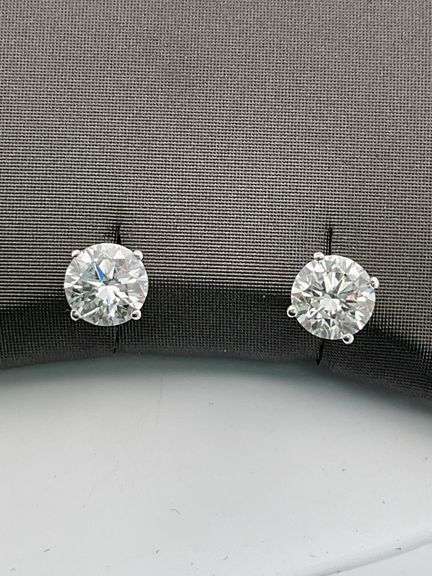 BRAND NEW 5.00 CARATSDIAMOND STUDS. 14K WHITE GOLD. LAB GROWN.