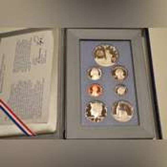 1986 Prestige US Proof Set. Nice spotless gem cameo set with box and paper. Contains Statue of Liber