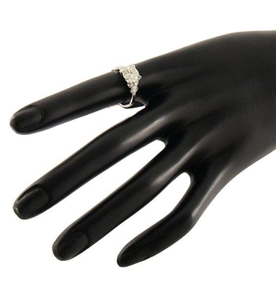 Vintage 1.60ctw Round Diamond Art Deco Engagement Ring in Platinum