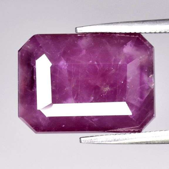Simply amazing! 14.49ct collectors sized violet red Guinea Ruby!