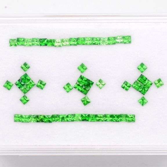 Brilliant green! Untreated! 2.92ct set of very rare Tsavorite Garnets!